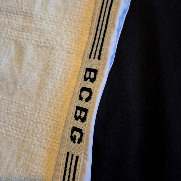 BCBGmaxazria women's size Large black cropped jogging pants, VGUC - Picture 4 of 7